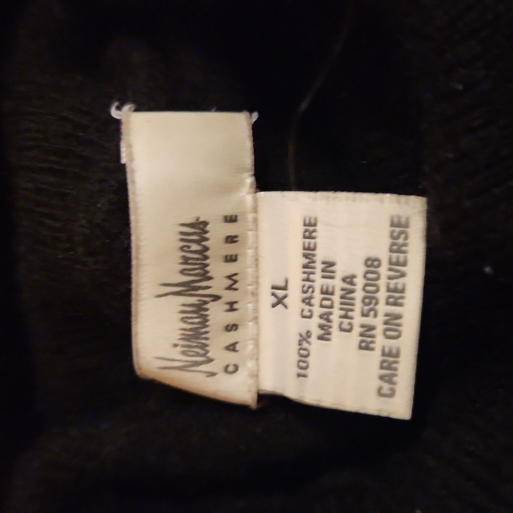 Neiman Marcus Black 100% Cashmere Turtleneck Sweater - Picture 4 of 7